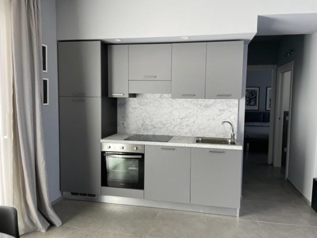 Kitchen or kitchenette, pet friendly, stove