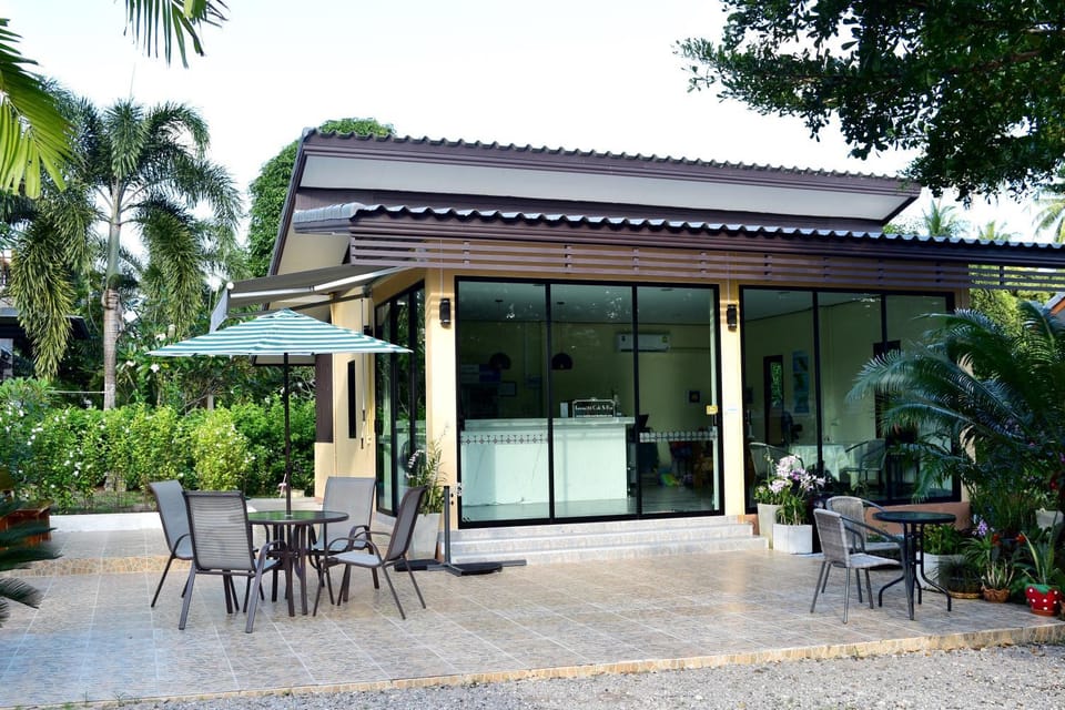 Lounge or bar