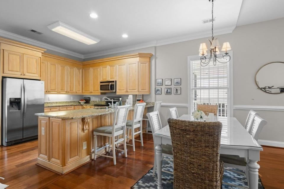 Pawleys Island Retreat Tranquil 4BR Pool Tennis House in Pawleys Island