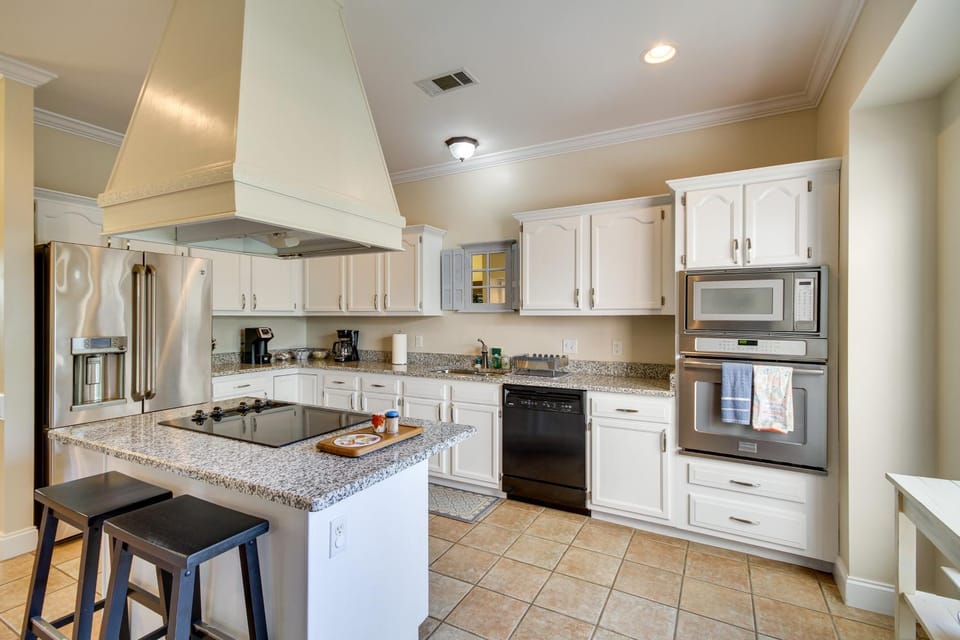 Charming Diamondhead Home with Private Yard! House in Diamondhead