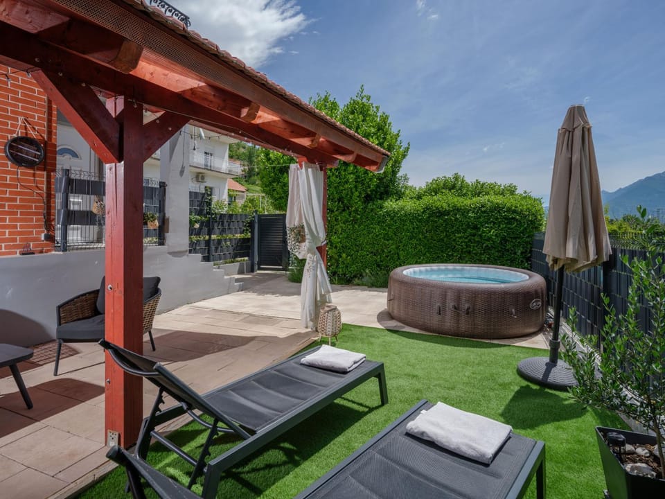 Natural landscape, Hot Tub, Mountain view, sunbed