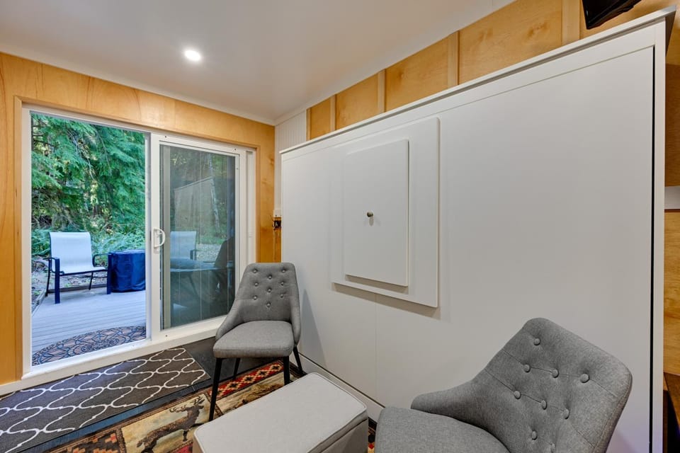 Carbonado Studio w/ Deck & Blackstone Griddle! Apartment in Washington