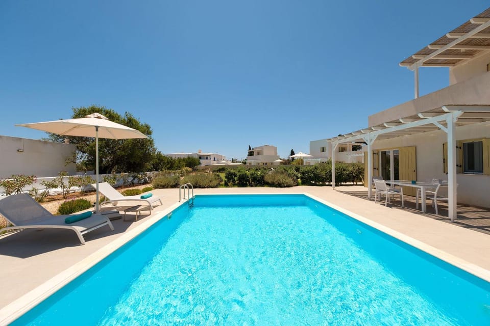 Day, Swimming pool, sunbed
