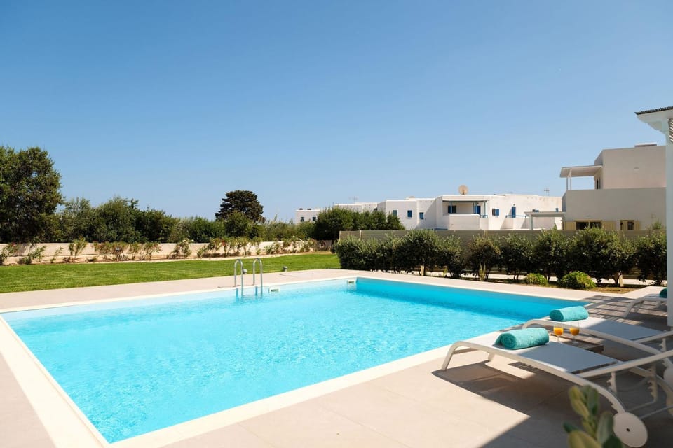 Day, Swimming pool, sunbed