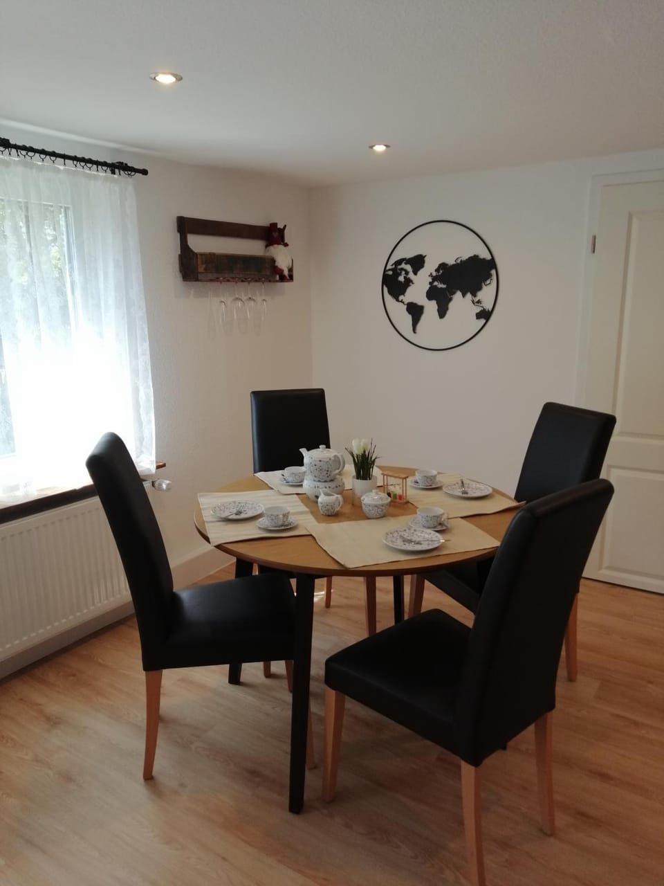 Seating area, Dining area