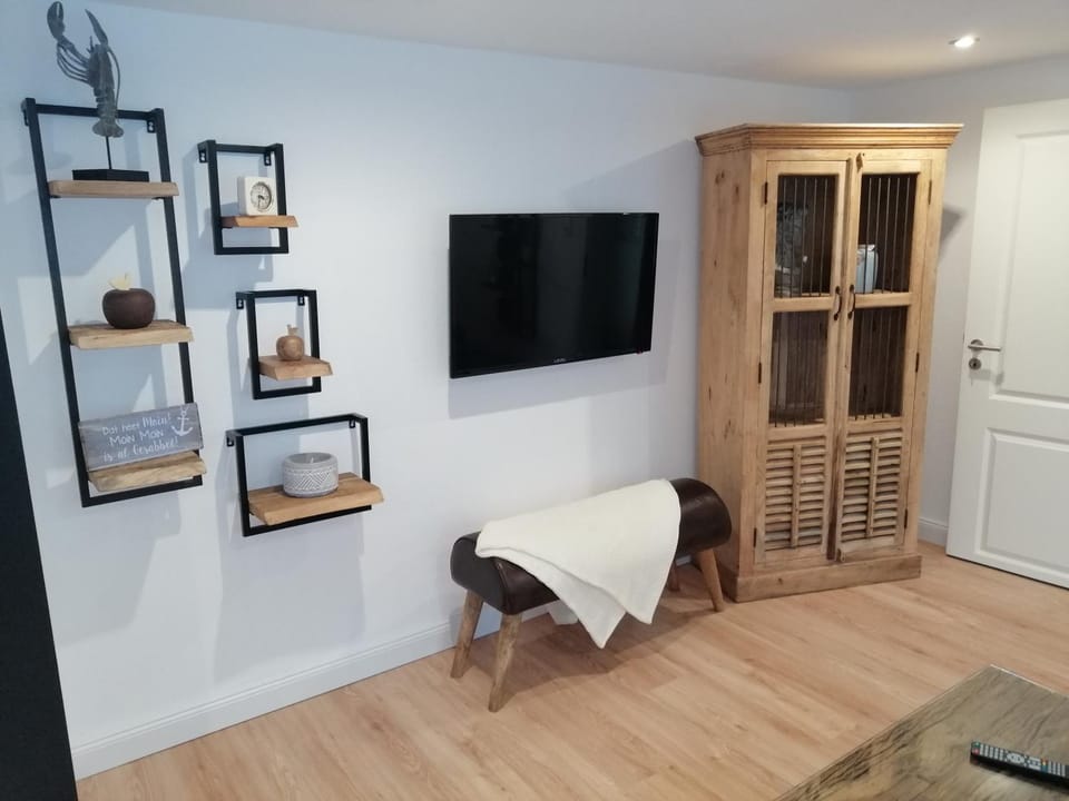 TV and multimedia, Living room, Decorative detail