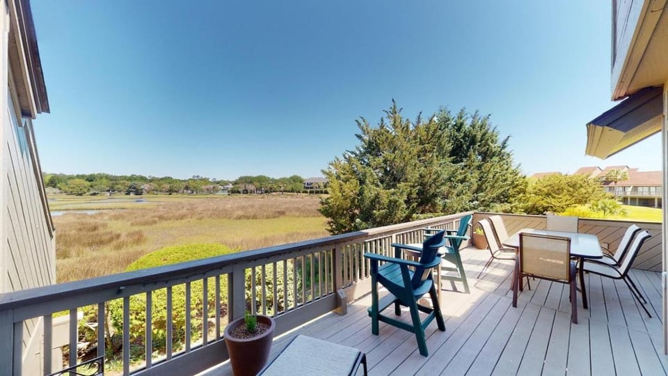Lakeside Retreat Spacious 3BR 2BA Resort Amenities House in South Carolina