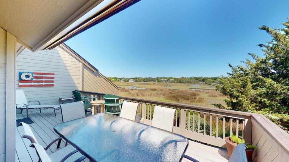 Lakeside Retreat Spacious 3BR 2BA Resort Amenities House in South Carolina