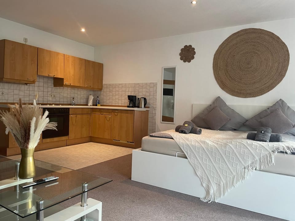 Kingsize Bett BOHO Apartment mit Tiefgarage nähe Salzburg Apartment in Berchtesgadener Land