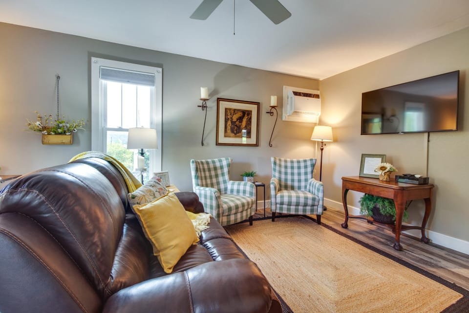 Updated Cotter Cottage Walk to White River! House in Cotter