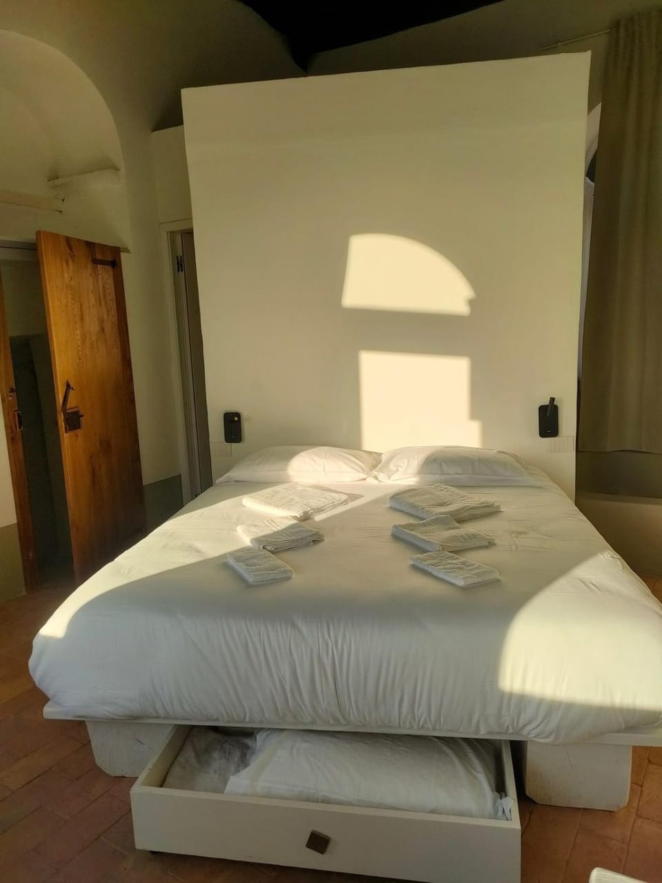 Bed, Photo of the whole room, Bedroom, towels