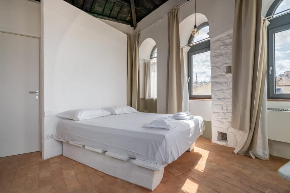 Bed, Photo of the whole room, towels