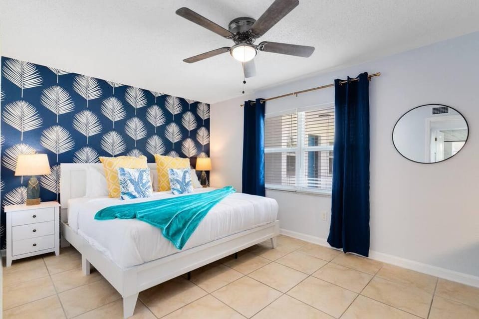 Bed, Photo of the whole room, Bedroom, fireplace