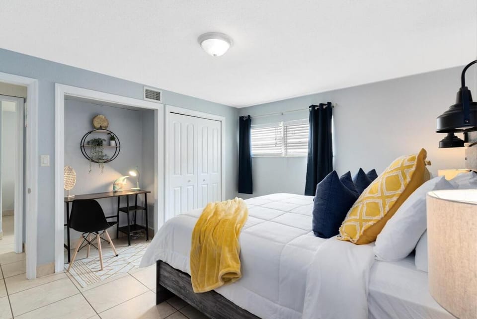 Ocean 7 - Palmside Apartment in Indian Harbour Beach