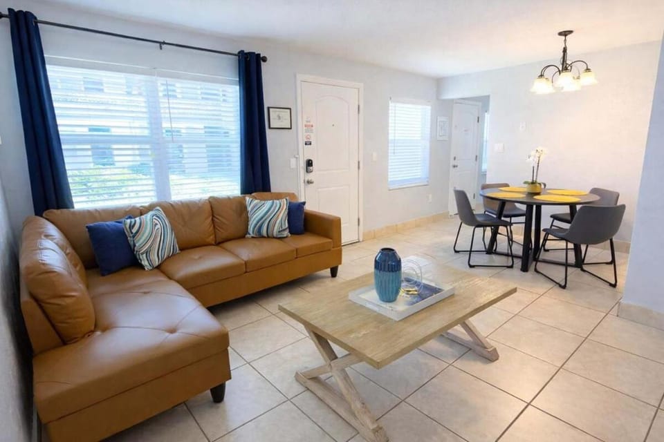 Ocean 7 - Palmside Apartment in Indian Harbour Beach