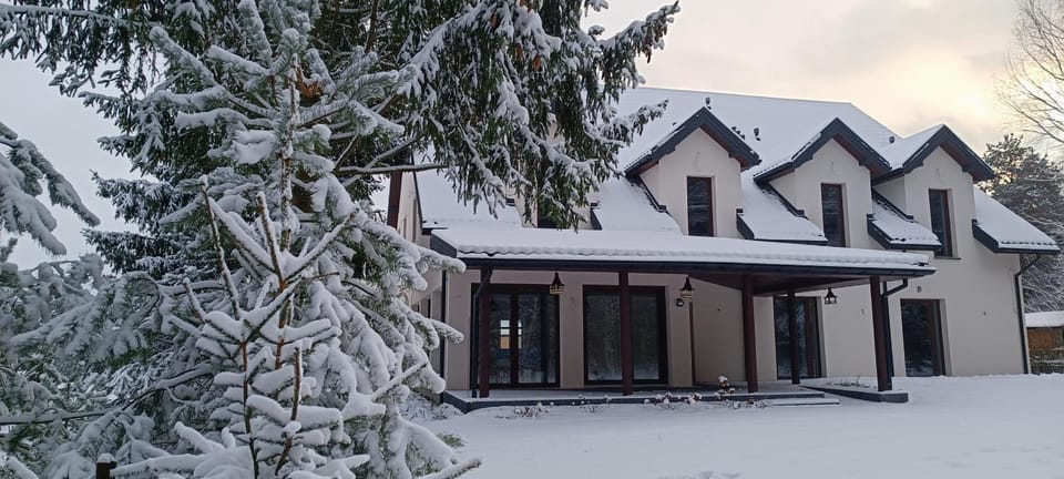 Property building, Day, Winter