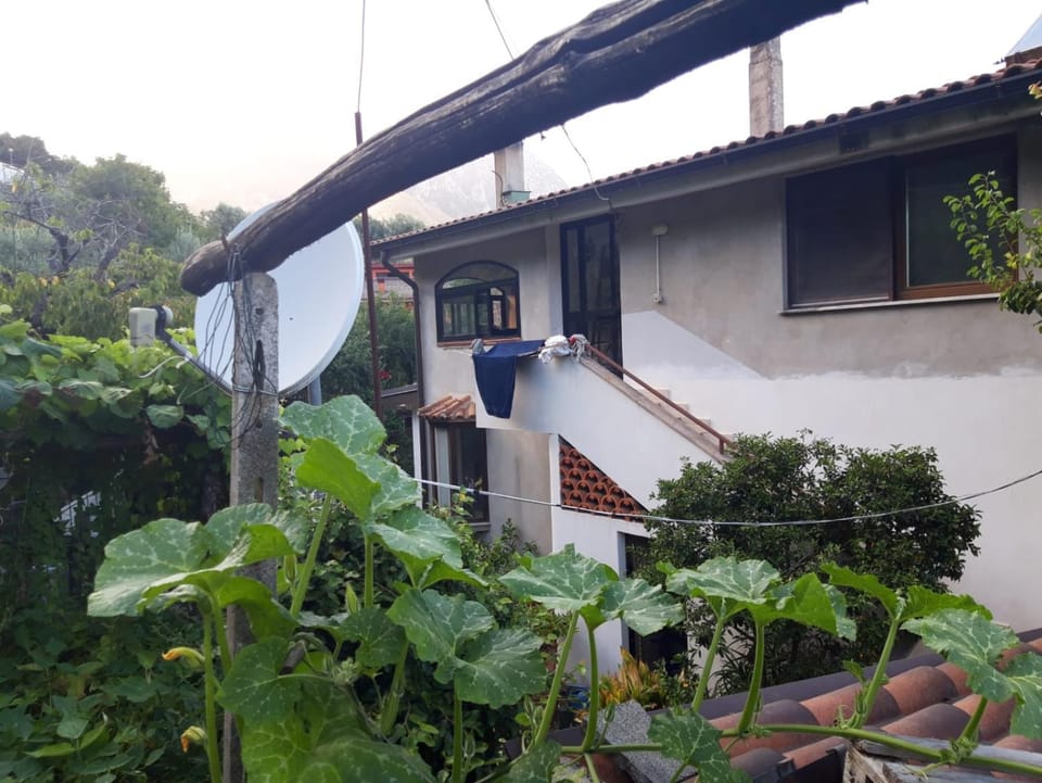Property building, Day, Garden, View (from property/room), Balcony/Terrace, Garden view