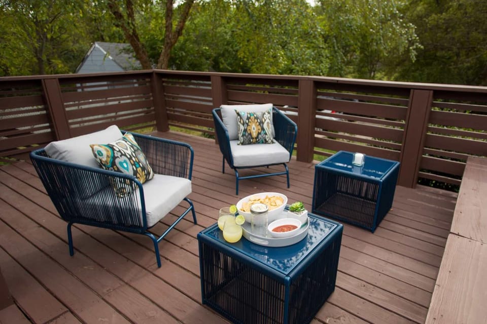Cozy Bungalow close to Opry & Downtown Large Deck House in East Nashville