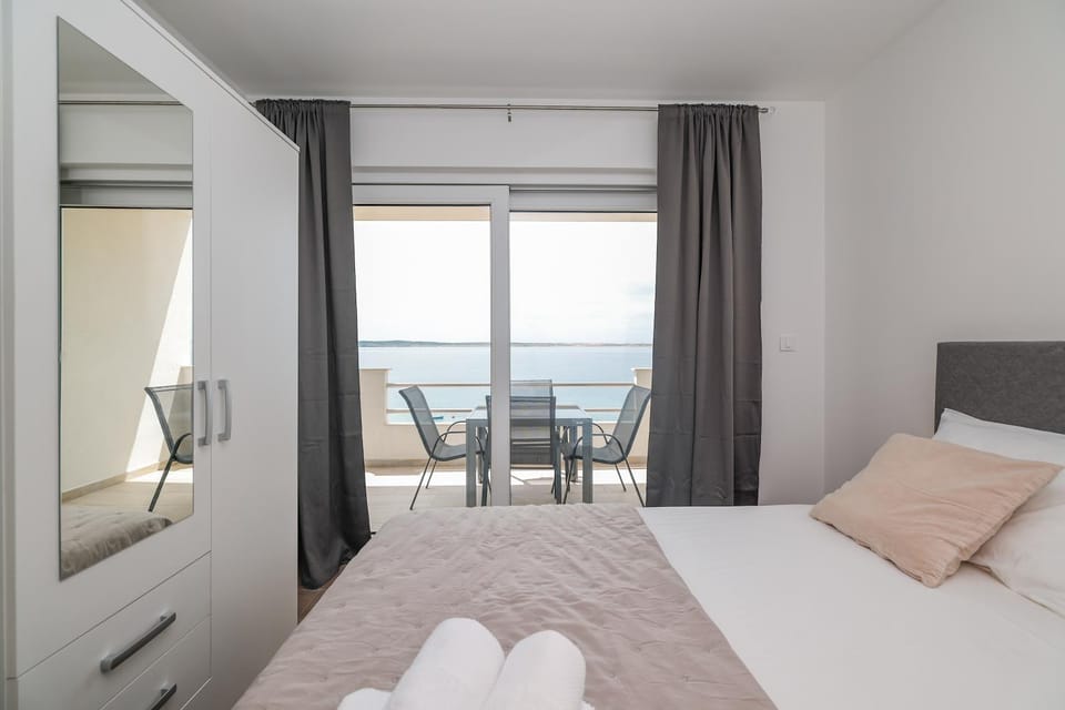 Bed, View (from property/room), Balcony/Terrace, Sea view
