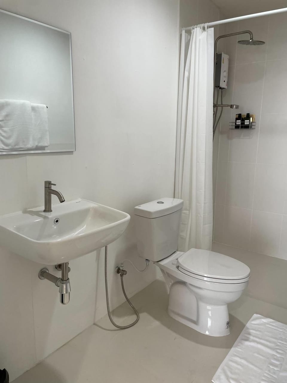 Shower, bidet, towels