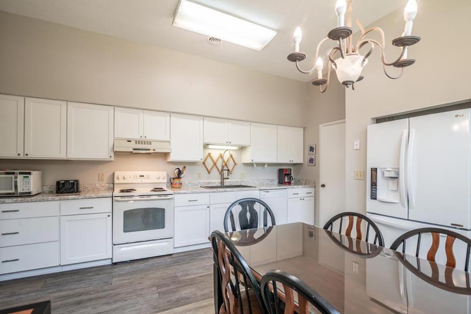 Litchfield Country Club Cottage 4BR 4BA Retreat House in South Carolina