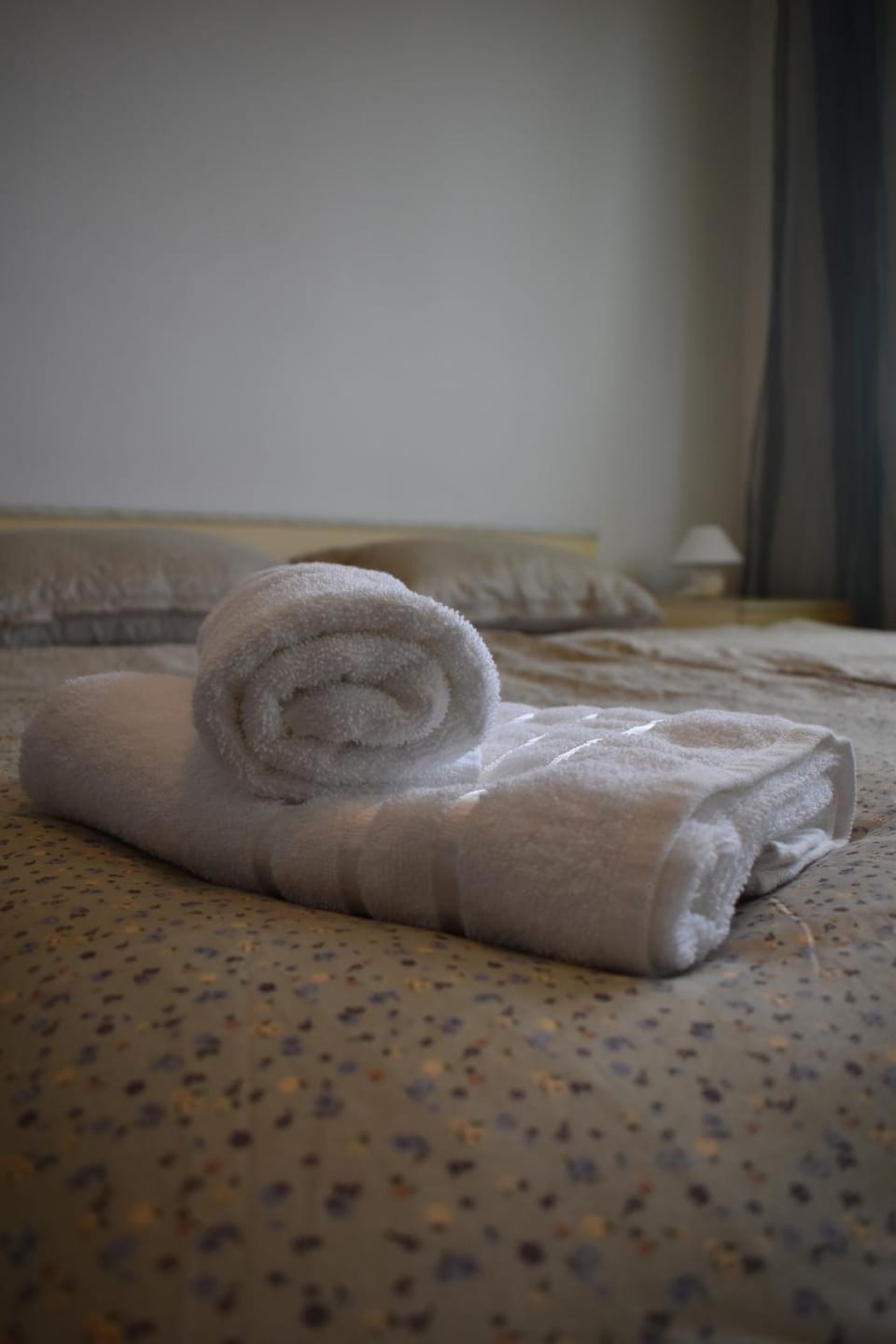 Bed, Bedroom, towels