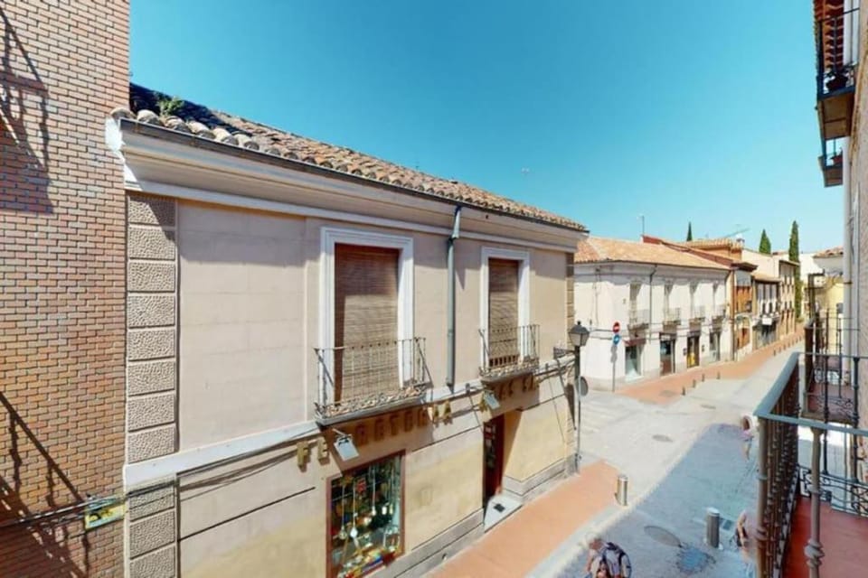City view, Street view, Location