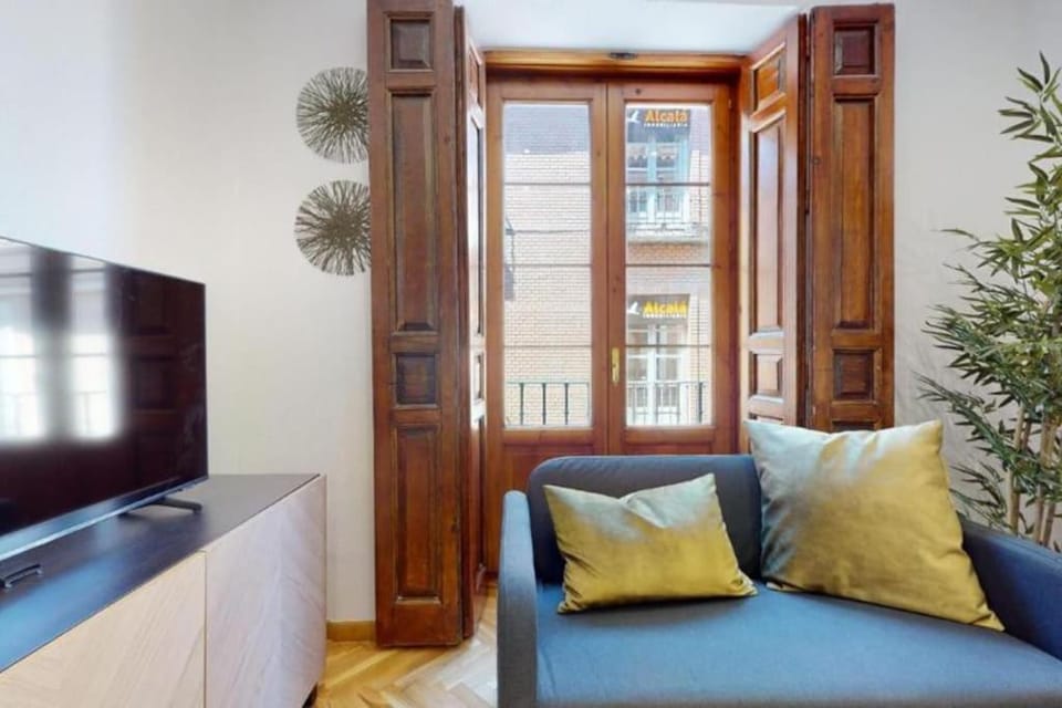 Communal lounge/ TV room, TV and multimedia, Living room