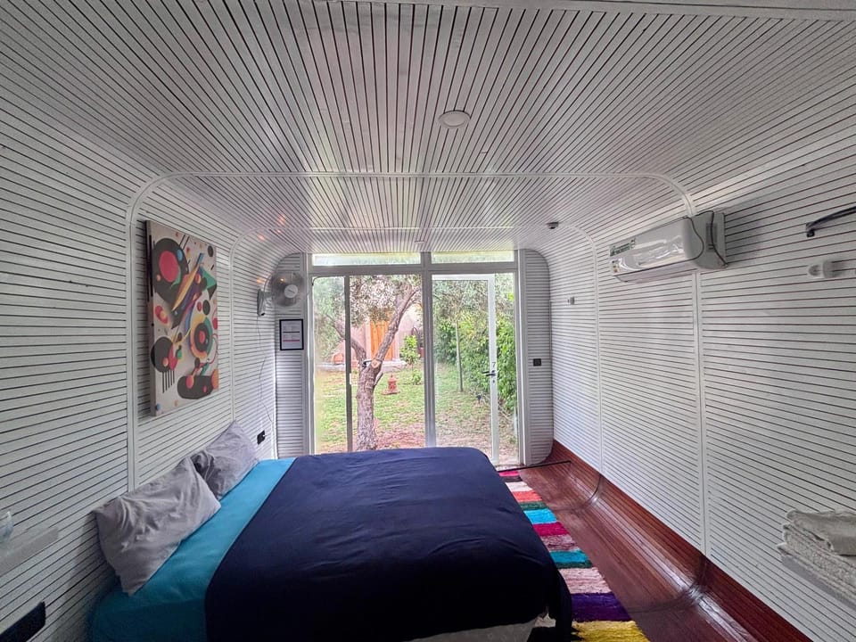 Bed, Photo of the whole room, Bedroom, air conditioner