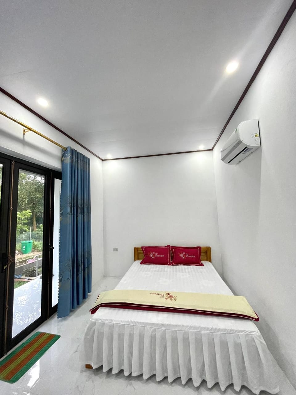Bed, Photo of the whole room, Bedroom, air conditioner