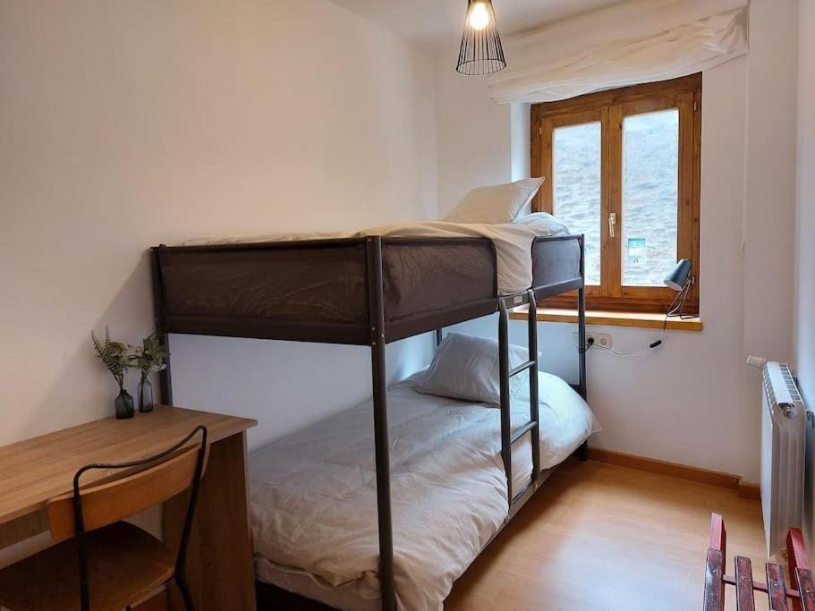 Photo of the whole room, Bedroom, bunk bed