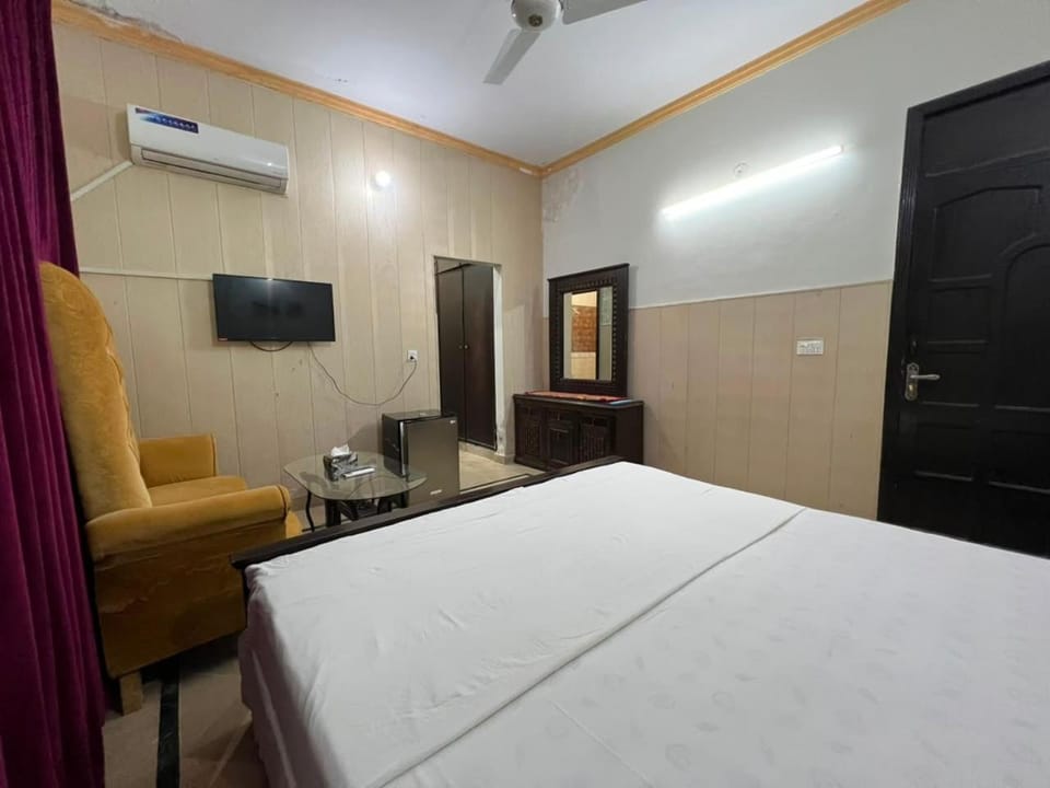 LMC Accommodation E-11-1 Bed and Breakfast in Islamabad