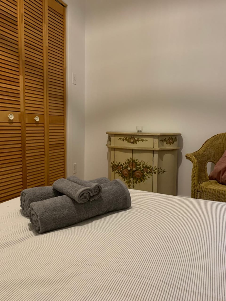 Bed, Bedroom, towels, wardrobe