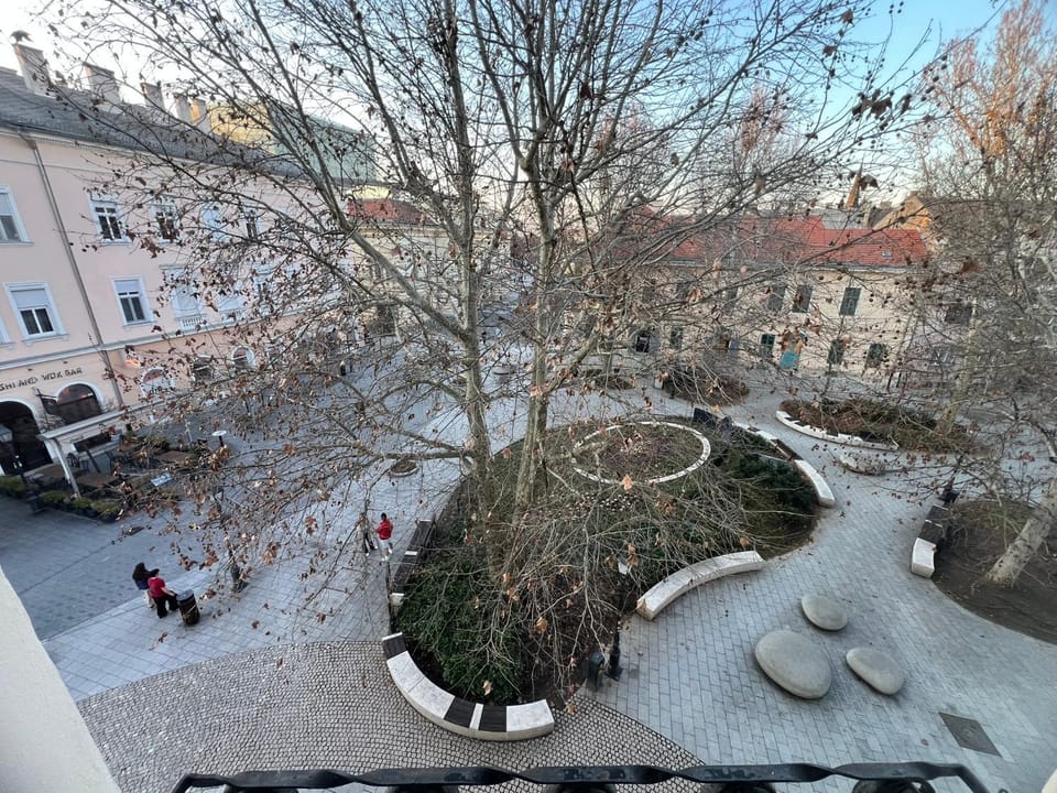 View (from property/room), City view, Landmark view, Street view