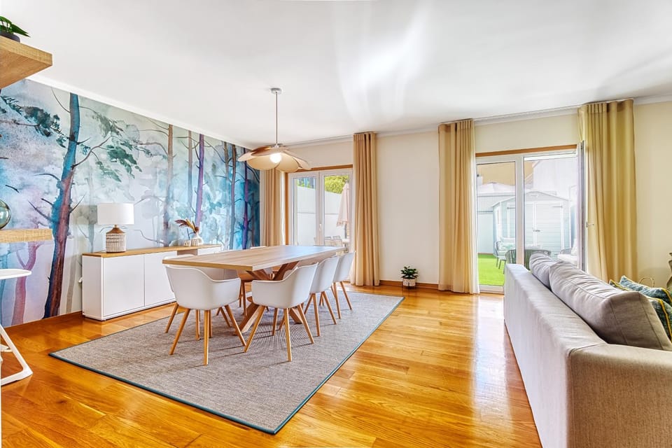Living room, Seating area, Dining area