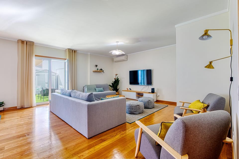 Communal lounge/ TV room, TV and multimedia, Living room, Seating area