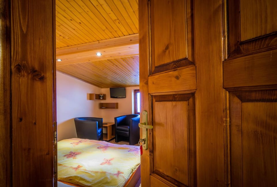 Decorative detail, Internal: Not applicable to any particular room