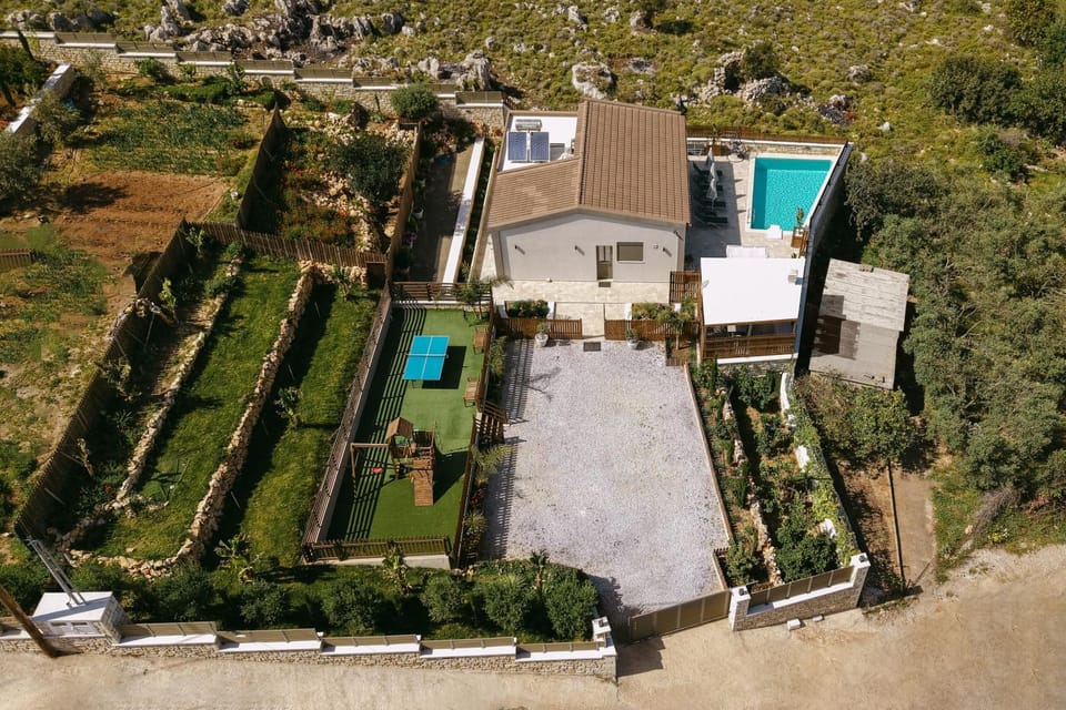 Bird's eye view, Garden view, Pool view