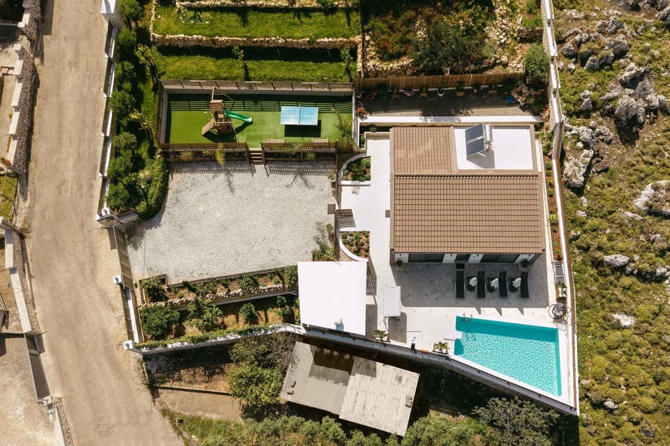 Day, Pool view
