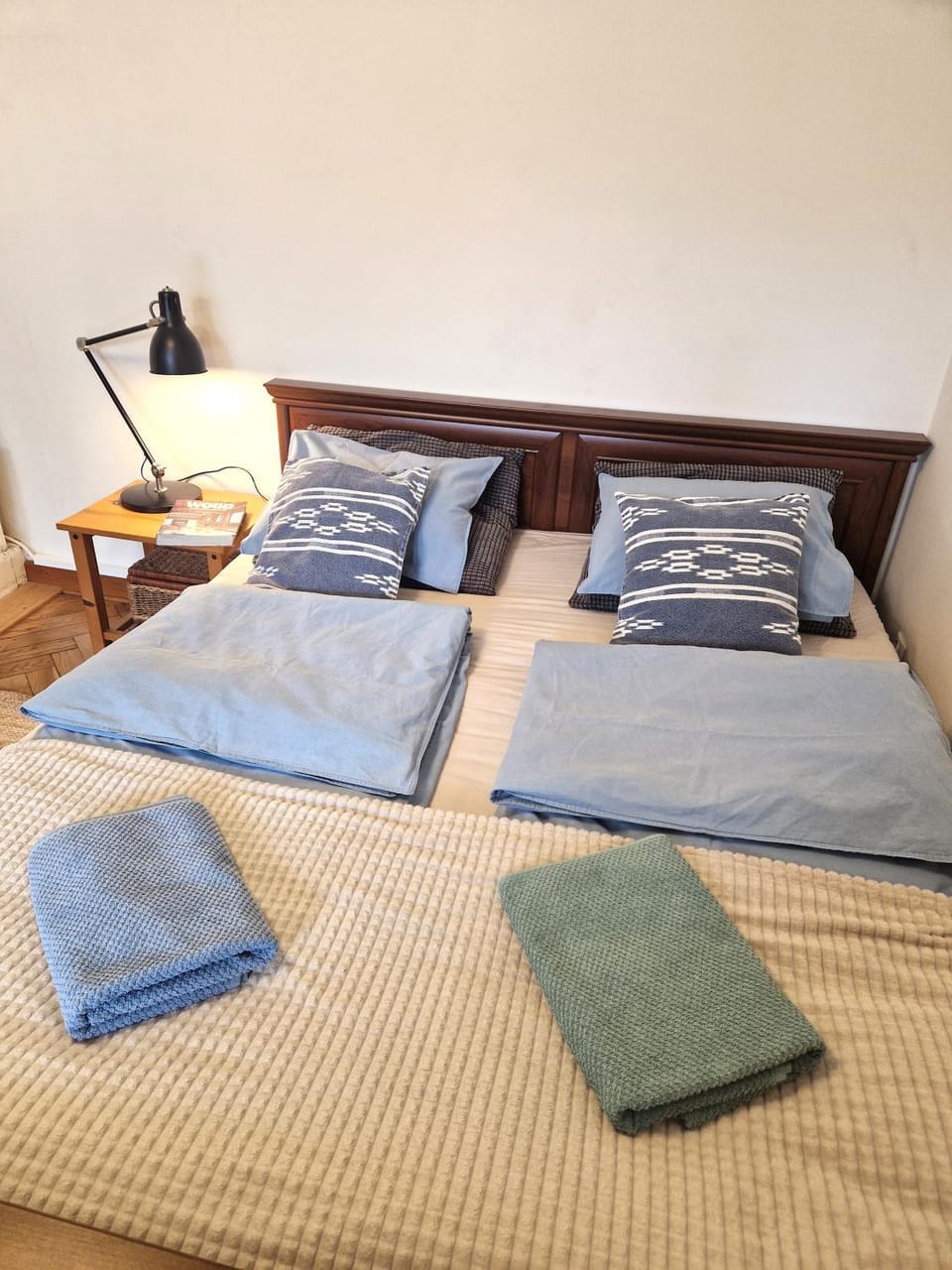 Bedroom, towels