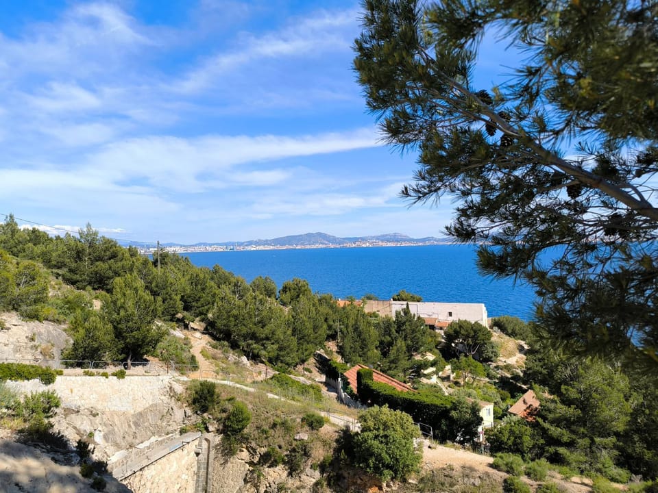 GITE TOUT CONFORT Parc UNESCO des CALANQUES LA VESSE Apartment in Marseille