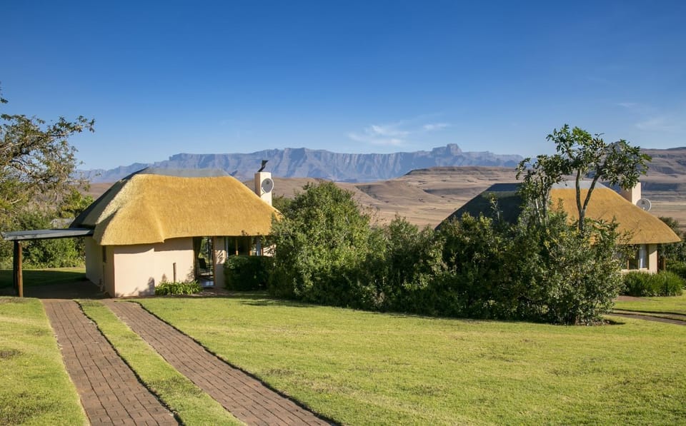 Property building, Garden, Garden view, Mountain view