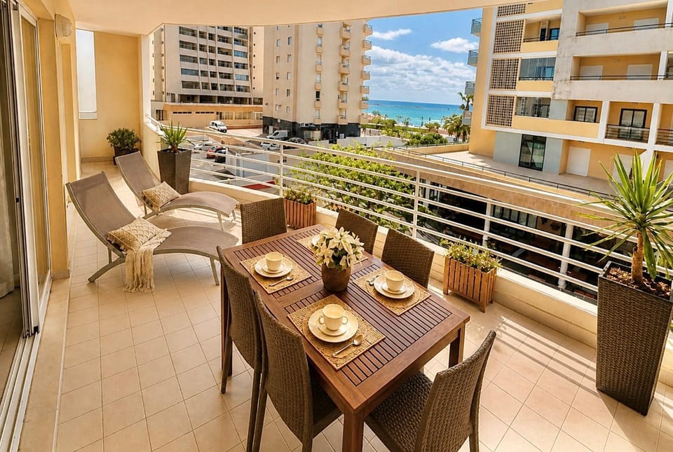Balcony/Terrace, Dining area, Landmark view, Sea view, sunbed