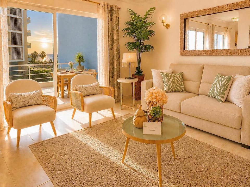 View (from property/room), Living room, Landmark view, Sea view, heating, air conditioner
