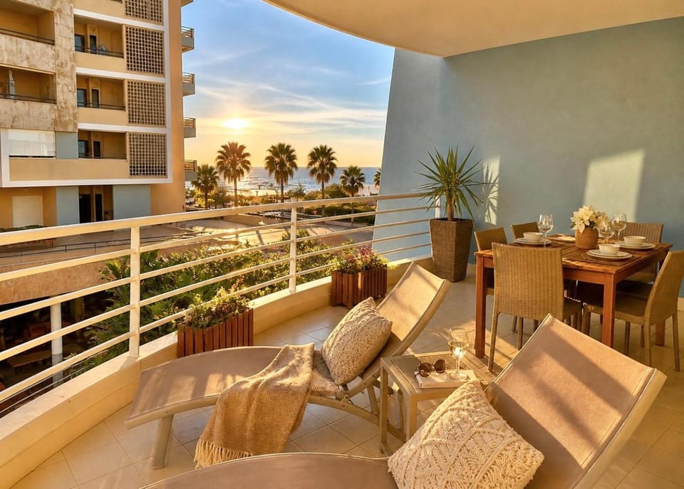 View (from property/room), Balcony/Terrace, Dining area, Sea view, Sunset, sunbed