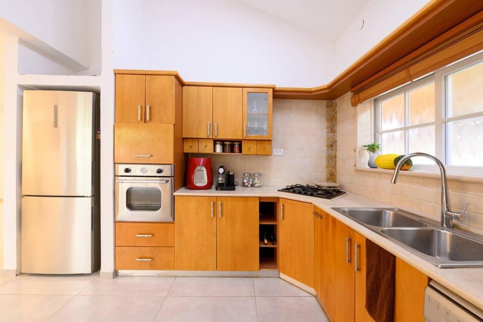 Coffee/tea facilities, Kitchen or kitchenette, dishwasher, minibar, oven, stove