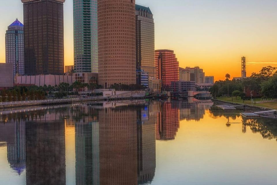 Contemporary 1-Bedroom Private Bungalow Walk to Armature & Riverwalk Apartment in Tampa
