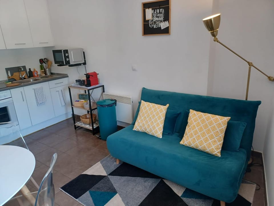 Kitchen or kitchenette, Living room