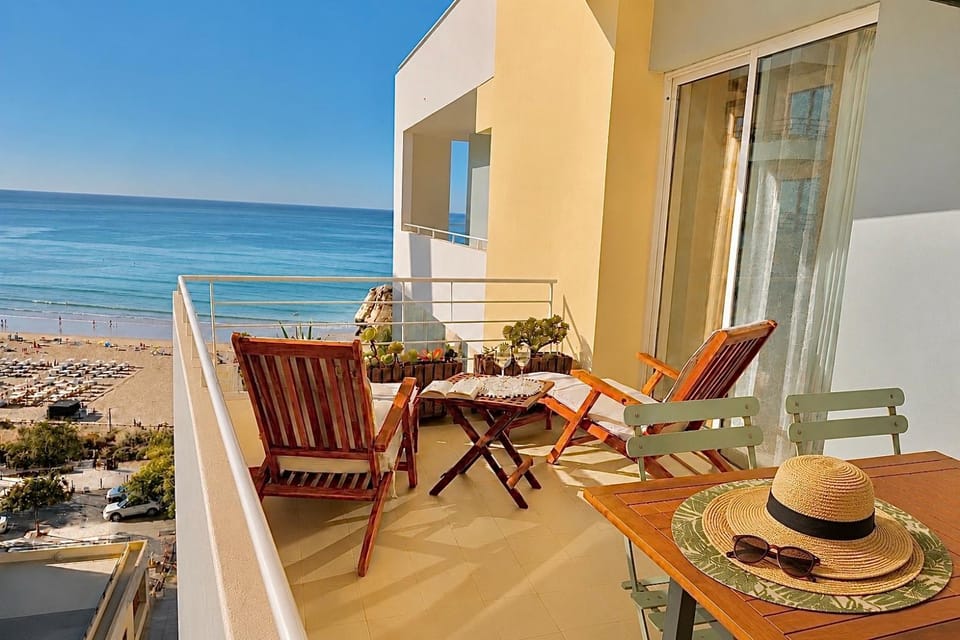 View (from property/room), Dining area, Beach, Sea view, Area and facilities, sunbed