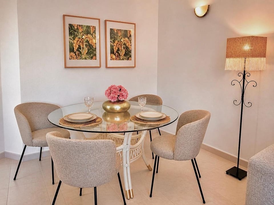 Dining area, Area and facilities